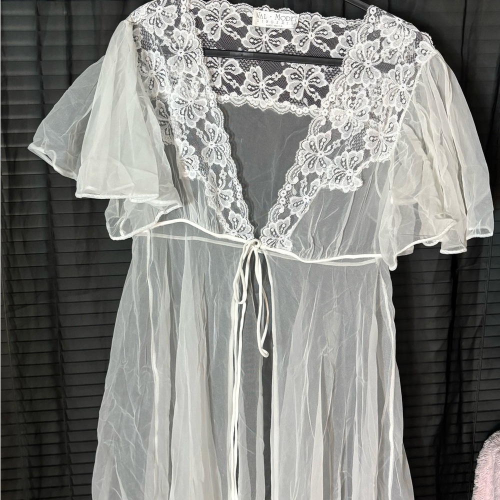 Vintage Elegant White Lace Nightgown